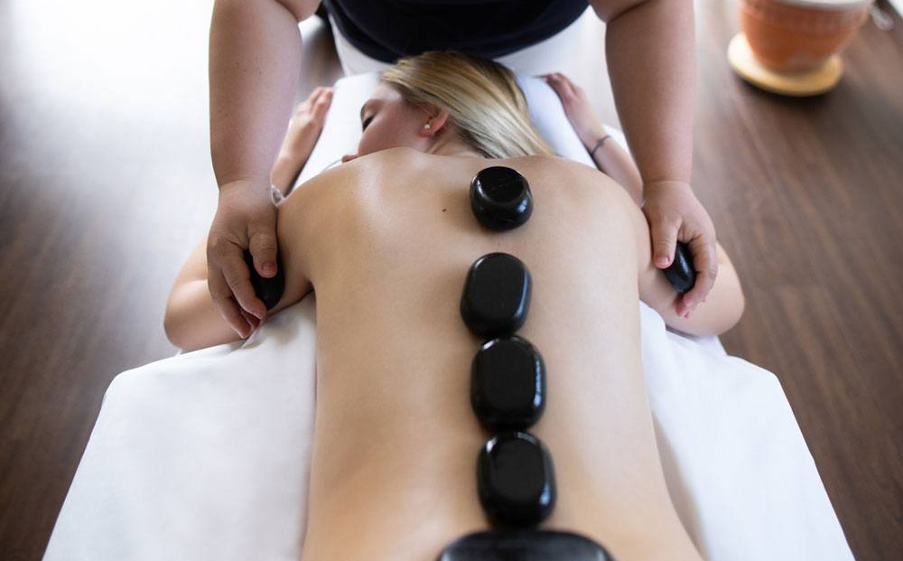 Hot Stone Massage Rückenbehandlung