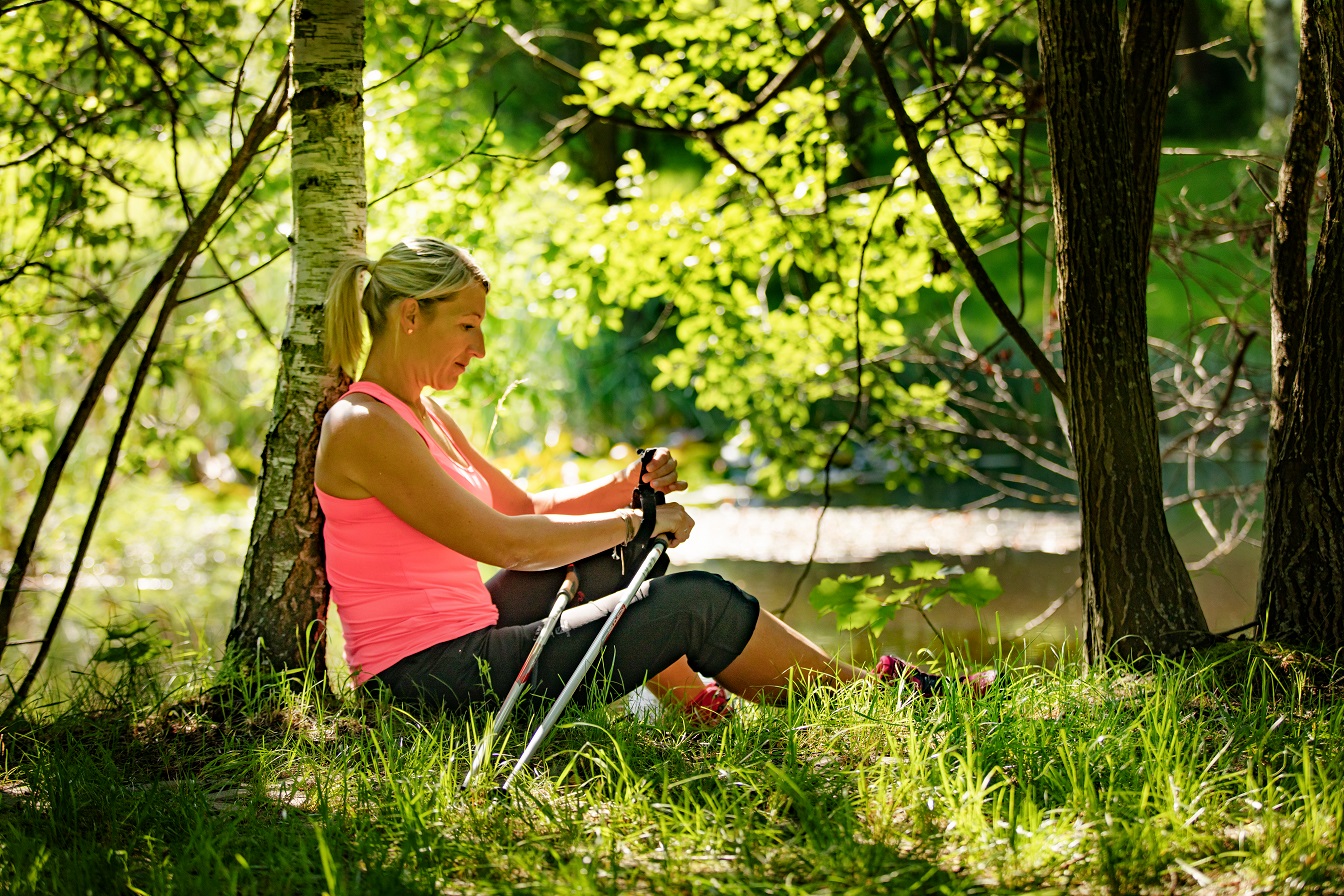 Entspannung im Wald nach dem Nordic Walking