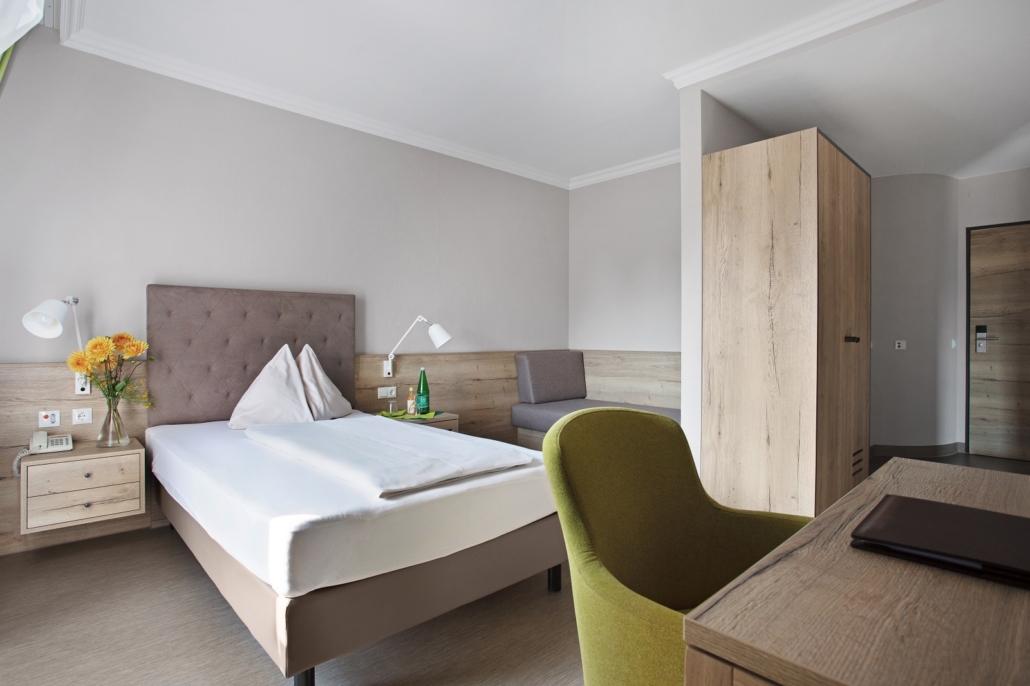 kurhotel-moorbad-bad-grosspertholz-kur-gva-im-waldviertel-in-niederösterreich-einzelzimmer-mit-balkon Komfortzimmer im Moorbad Bad Großpertholz