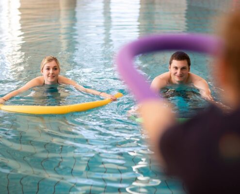 Bewegungstherapie im Gesundheitshotel Moorbad Bad Grosspertholz um Gelenkschmerzen zu behandeln